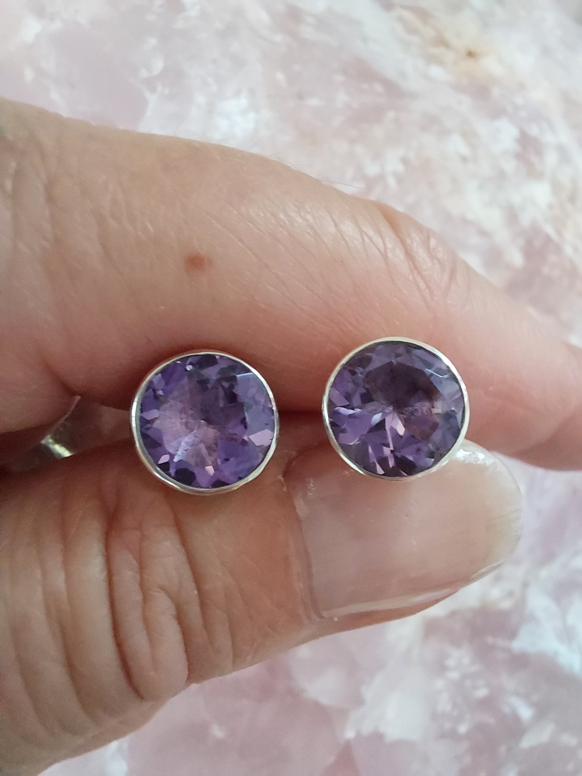 Amethyst Round Faceted Stud Earrings - 0.9cm - 925 Sterling Silver