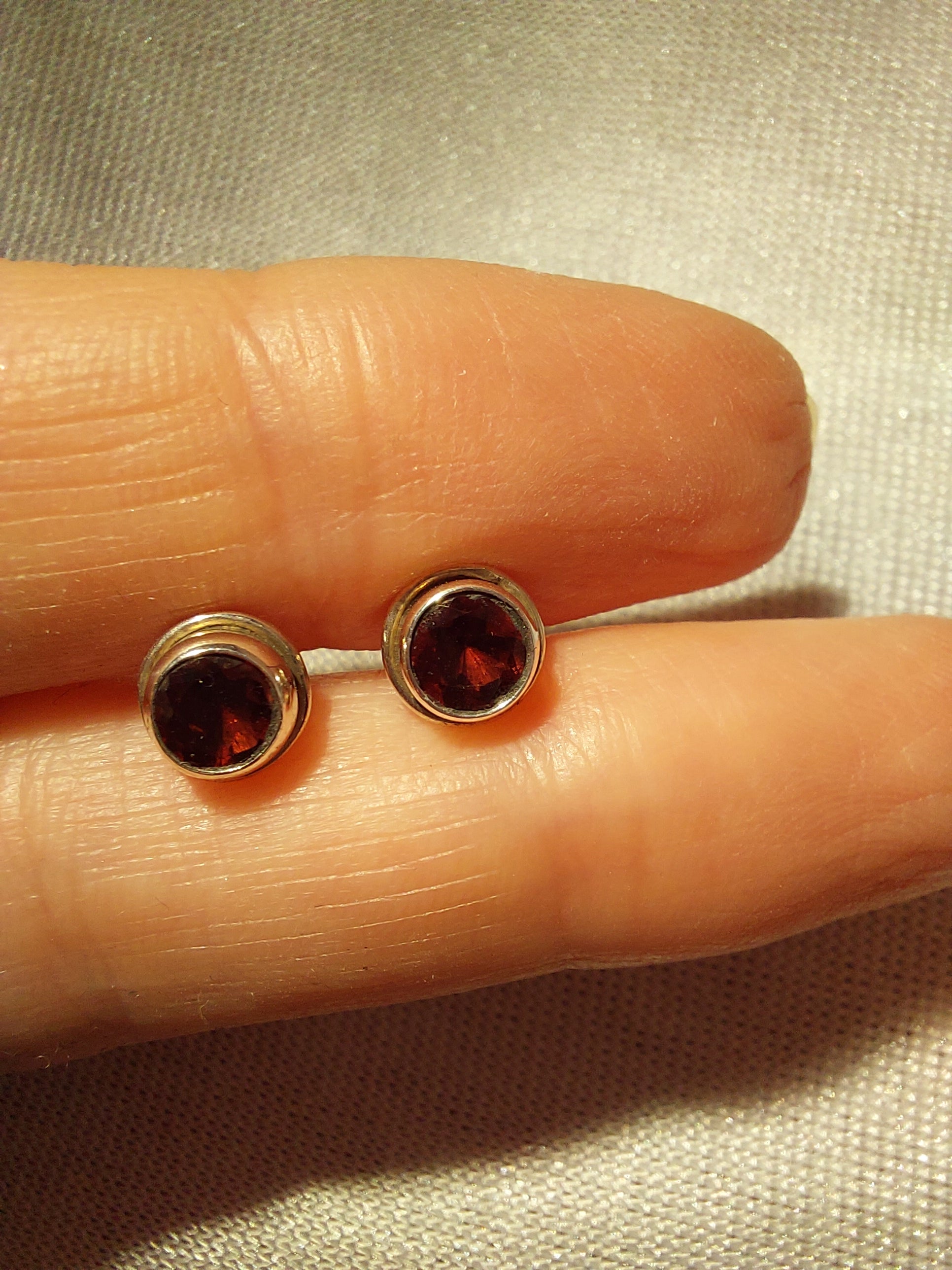 Garnet Round Faceted Stud Earrings - 0.6mm Diameter -  925 Sterling Silver