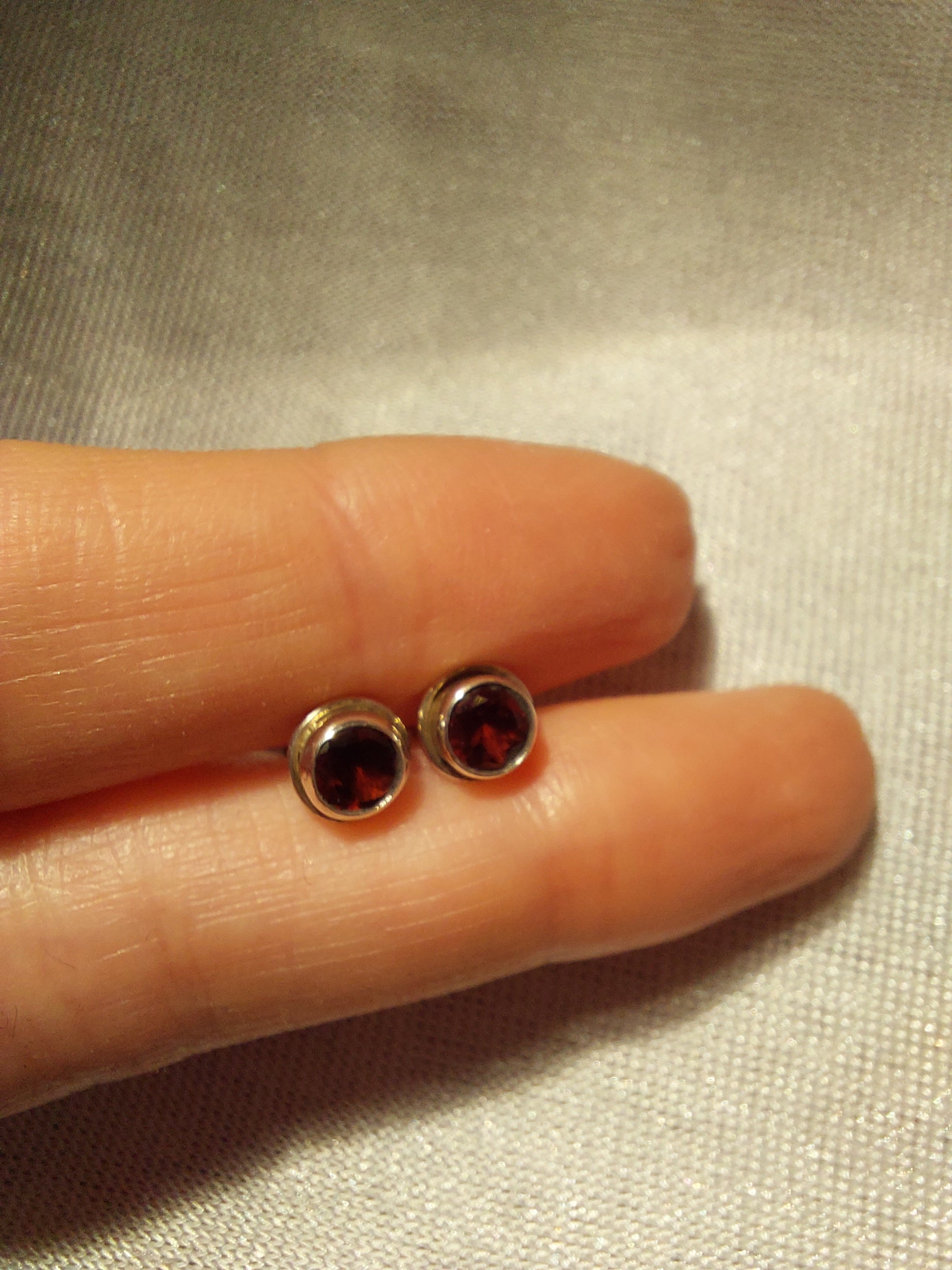 Garnet Round Faceted Stud Earrings - 0.6mm Diameter -  925 Sterling Silver