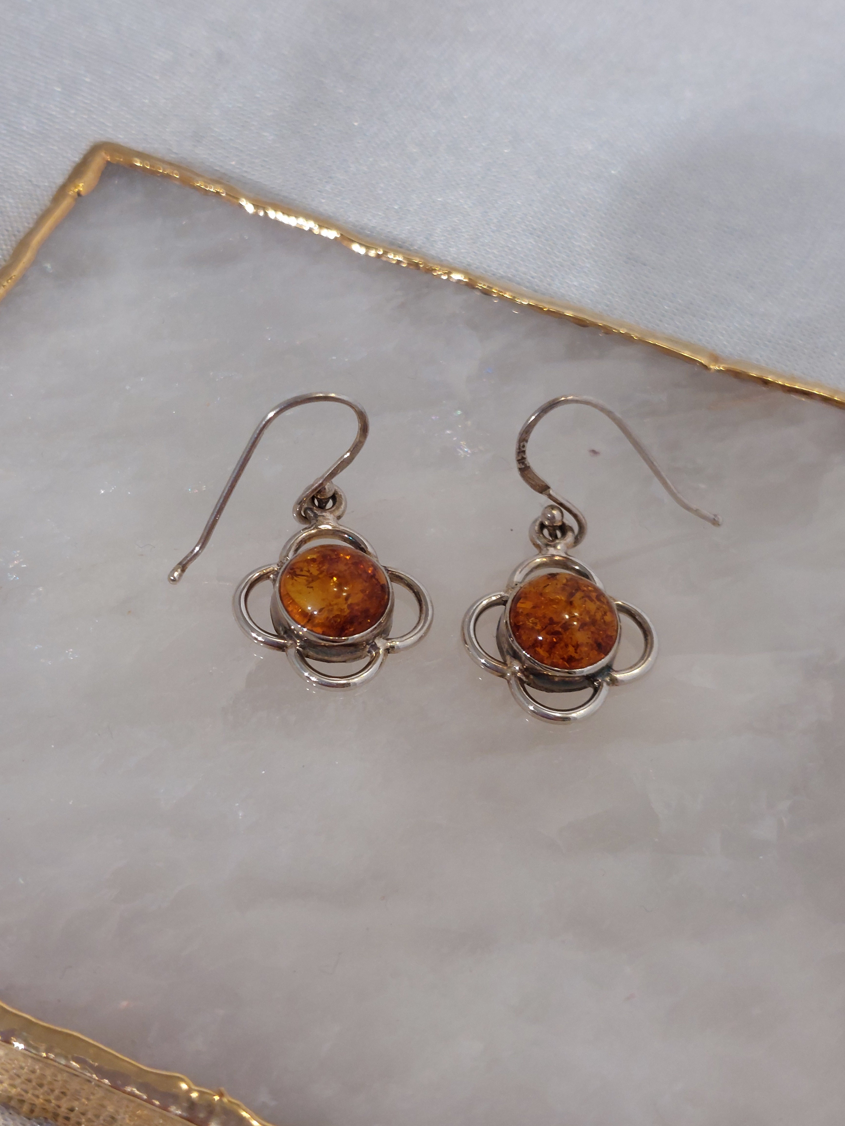 Sterling silver daisy outline with Cognac Amber round stone in centre