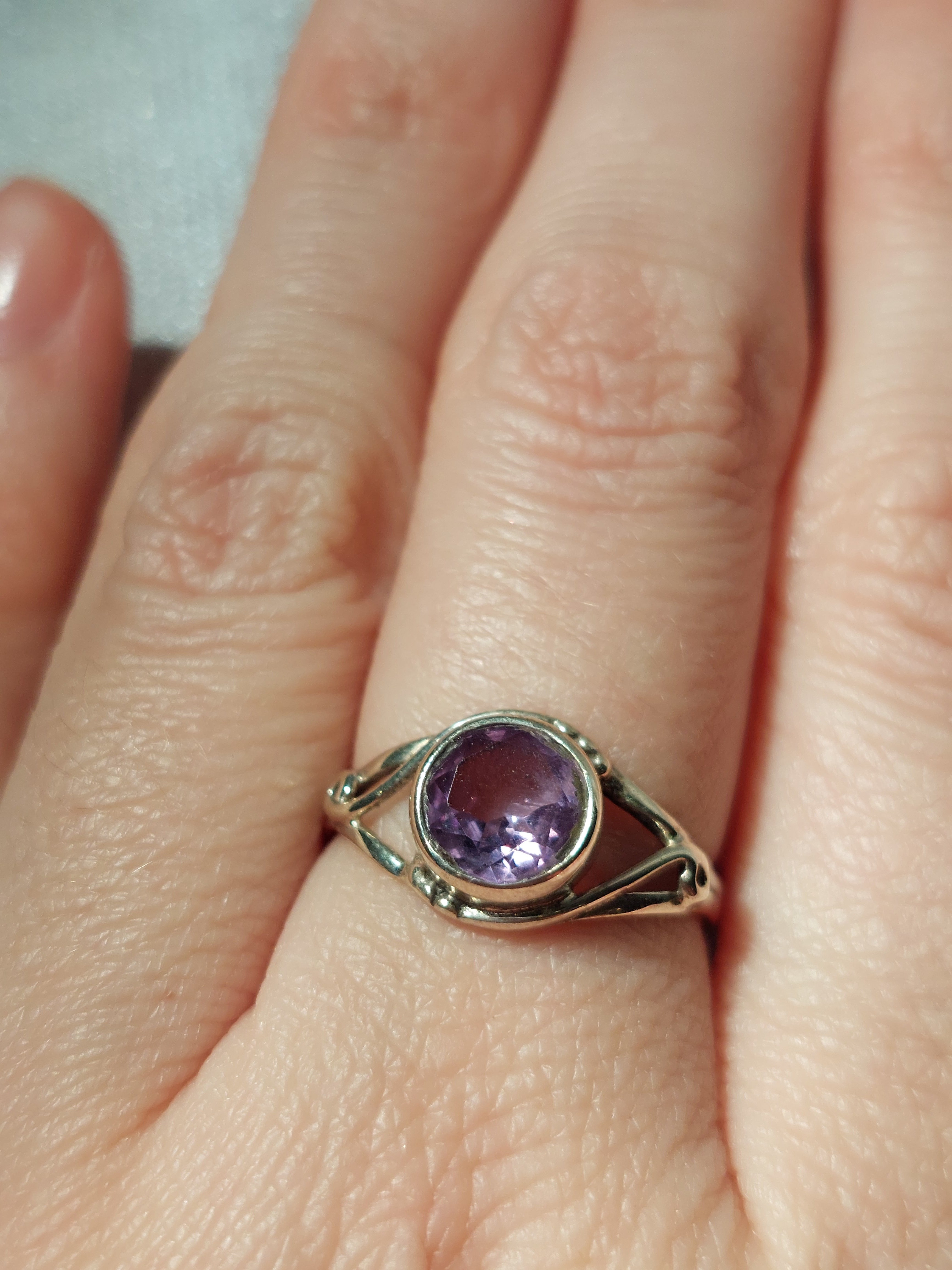 Circular Amethyst on Swirl Band Ring - Size 7 - 925 Sterling Silver