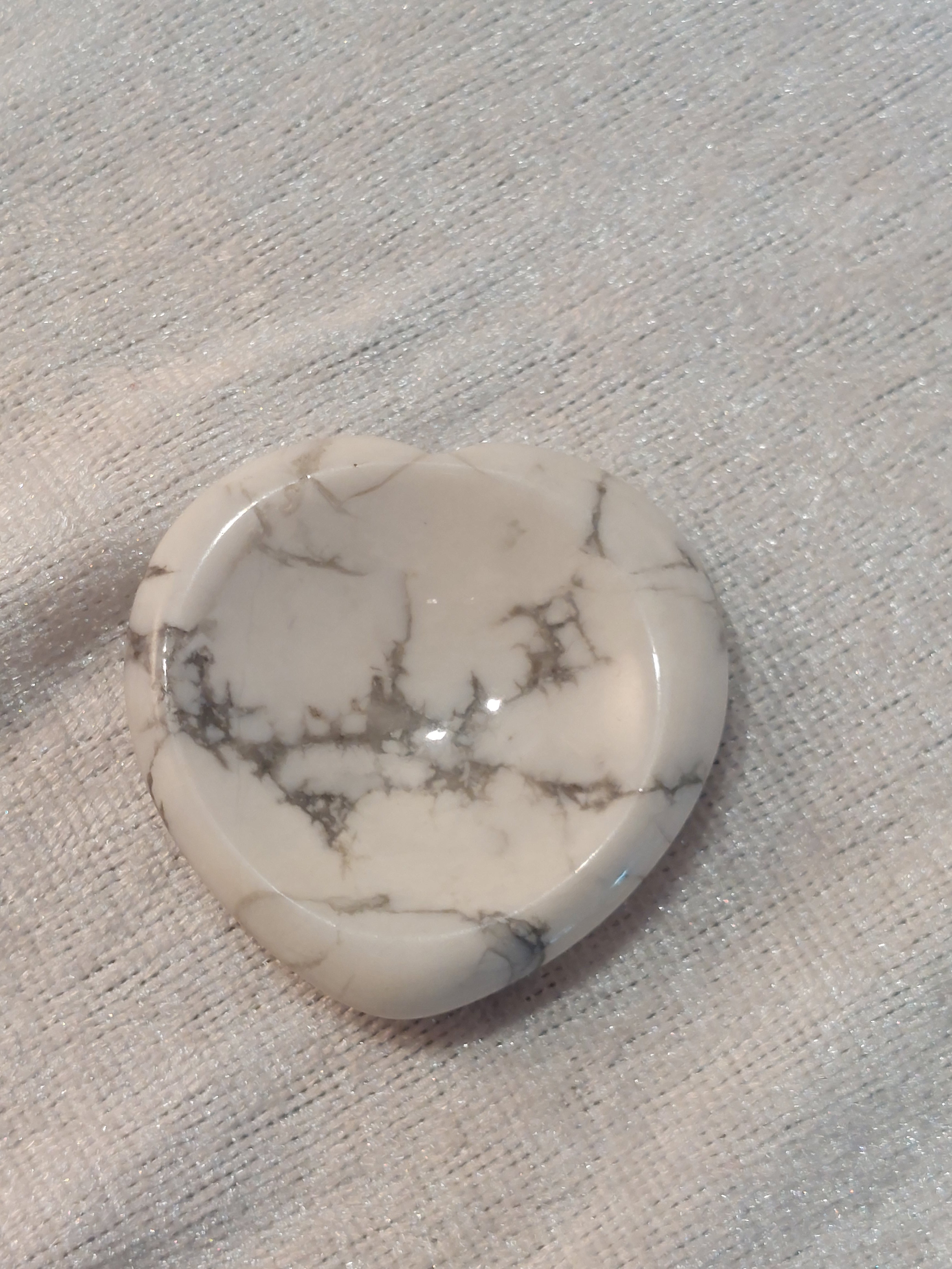 Howlite Heart Shaped Thumb Stone